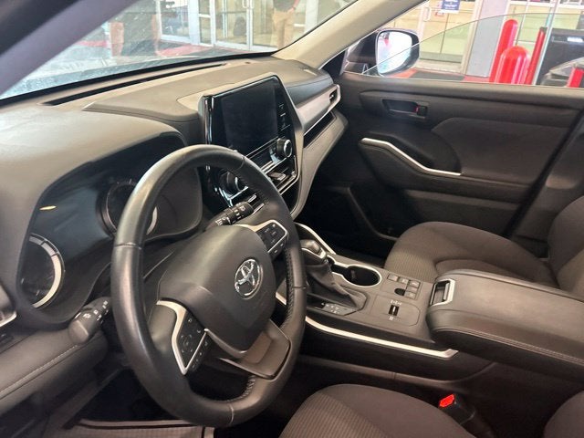 2025 Toyota Highlander LE