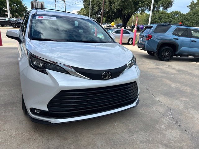 2026 Toyota Sienna XLE 8 Passenger
