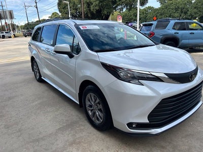 2026 Toyota Sienna XLE 8 Passenger