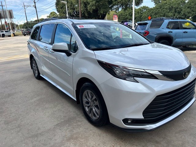 2026 Toyota Sienna XLE 8 Passenger