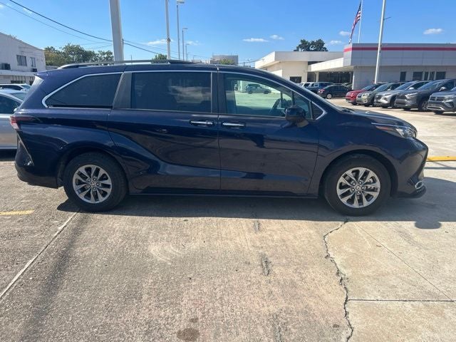 2024 Toyota Sienna XLE 8 Passenger