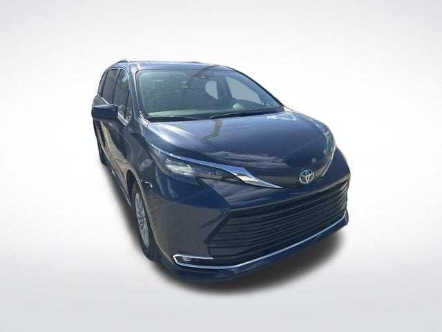 2024 Toyota Sienna XLE 8 Passenger