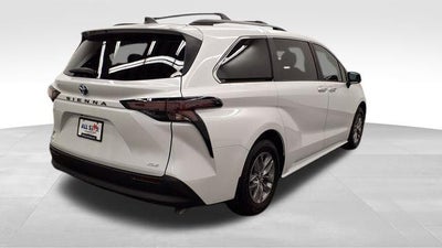 2025 Toyota Sienna XLE 8 Passenger