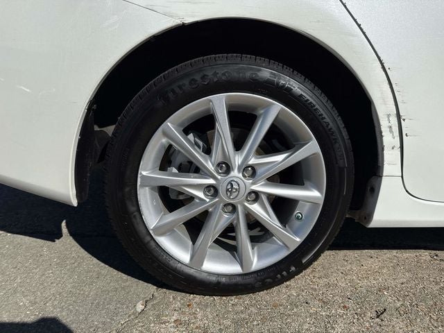 2014 Toyota Prius v Five