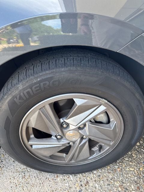 2024 Hyundai ELANTRA SE