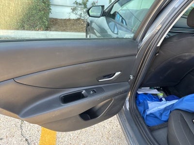2024 Hyundai ELANTRA SE