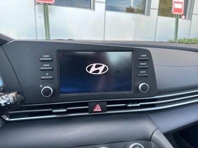 2024 Hyundai ELANTRA SE