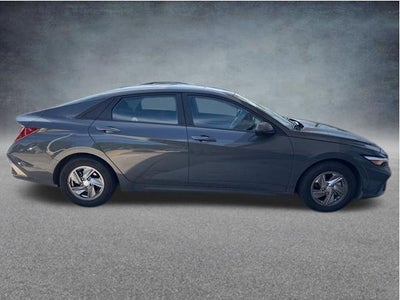 2024 Hyundai ELANTRA SE