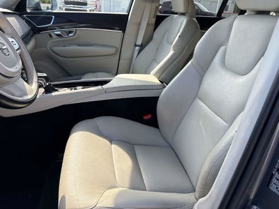 2019 Volvo XC90 T6 Momentum