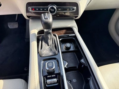 2019 Volvo XC90 T6 Momentum