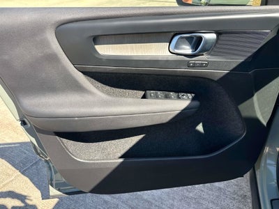 2024 Volvo XC40 B5 Plus Bright Theme