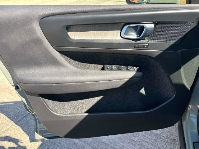 2024 Volvo XC40 B5 Plus Bright Theme