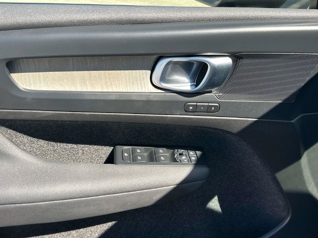 2024 Volvo XC40 B5 Plus Bright Theme