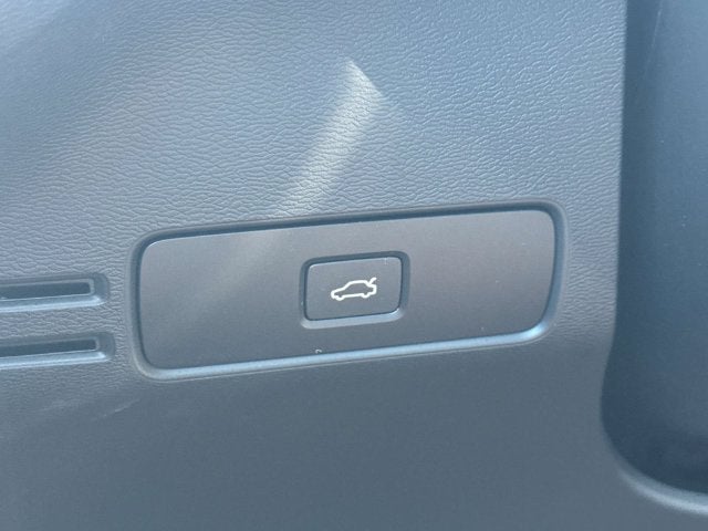 2024 Volvo XC40 B5 Plus Bright Theme